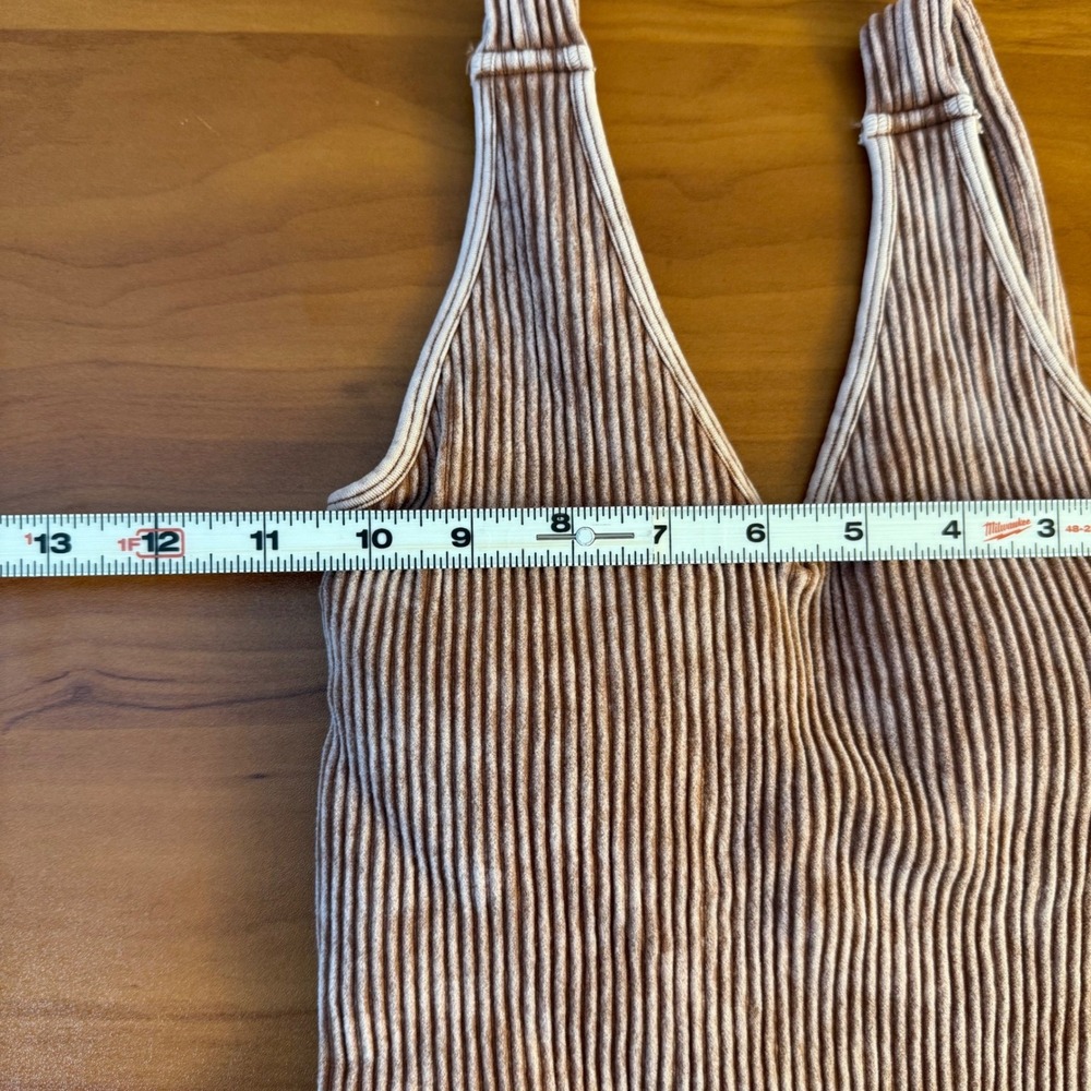 ZENANA Washed Dark Brown Ribbed V Neck Cropped Tank Size S/M NTW-6279A‎ - Picture 4 of 8